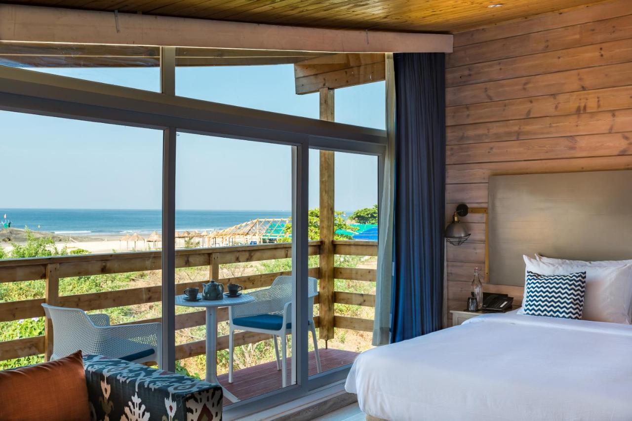 Living Room Beach Resort Morjim Exterior foto